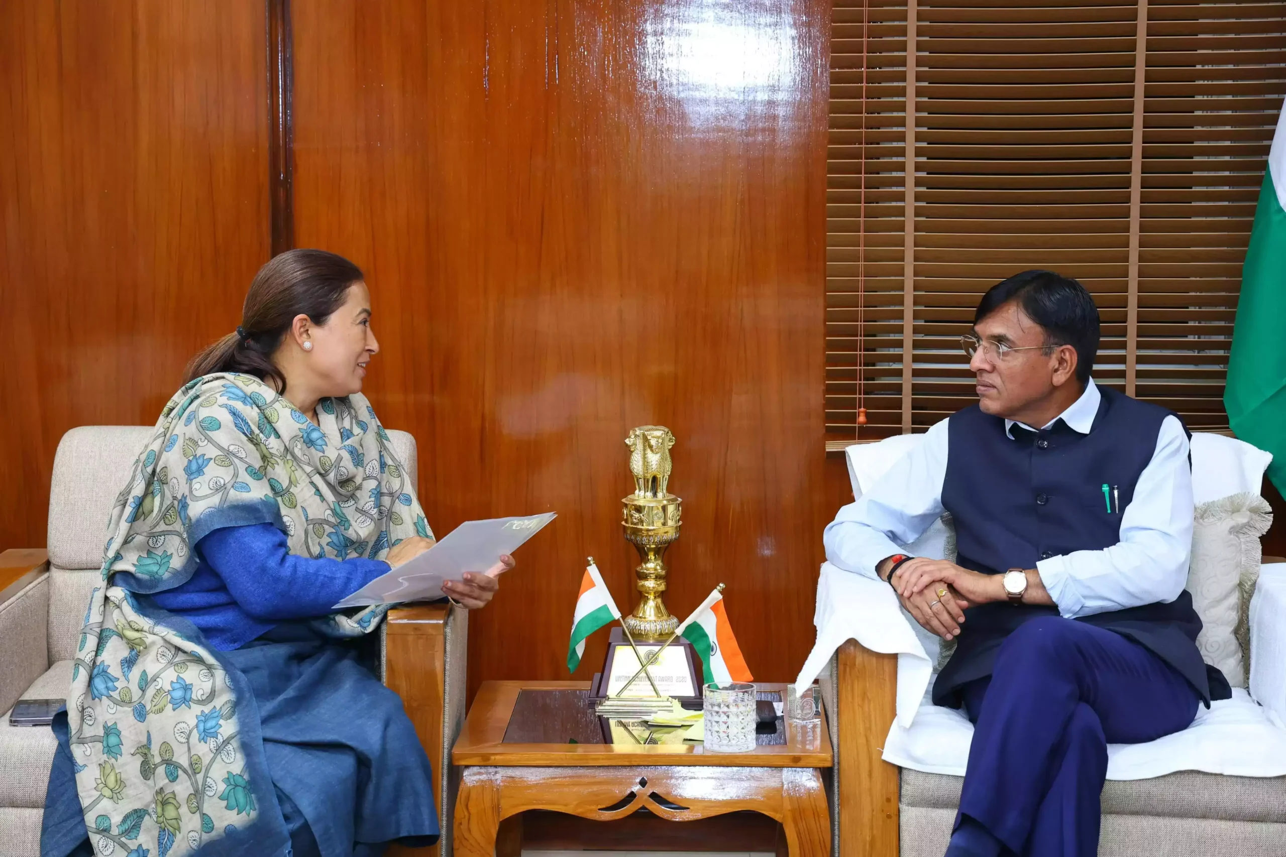  केंद्रीय खेल मंत्री से मिलीं मंत्री रेखा आर्या, राष्ट्रीय खेलों के आयोजन से जुड़े कई विषयों पर हुई चर्चा