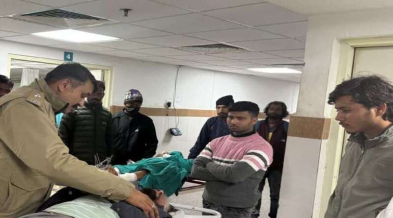  देहरादून-मसूरी मार्ग पर भीषण सड़क हादसा, खाई में गिरी कार, तीन पर्यटक गंभीर घायल