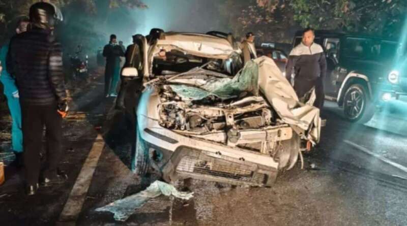  ट्रैक्टर-ट्रॉली से टकराई बारातियों की कार, दो की मौत, चार घायल