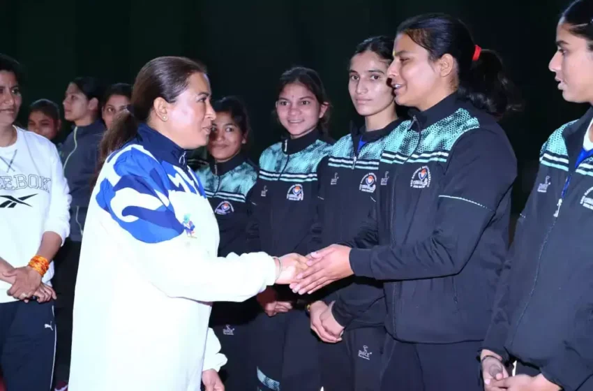  हॉकी और कबड्डी टीमों का उत्साह बढ़ाने हरिद्वार पहुंची खेल मंत्री रेखा आर्या