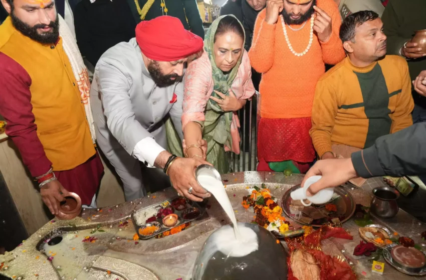  राज्यपाल गुरमीत सिंह ने नववर्ष पर टपकेश्वर मंदिर और गुरुद्वारा साहिब में की पूजा-अर्चना