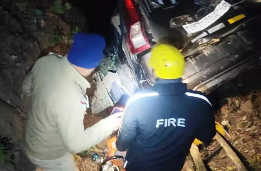  कार खाई में गिरने से एक की मृत्यु, तीन घायल