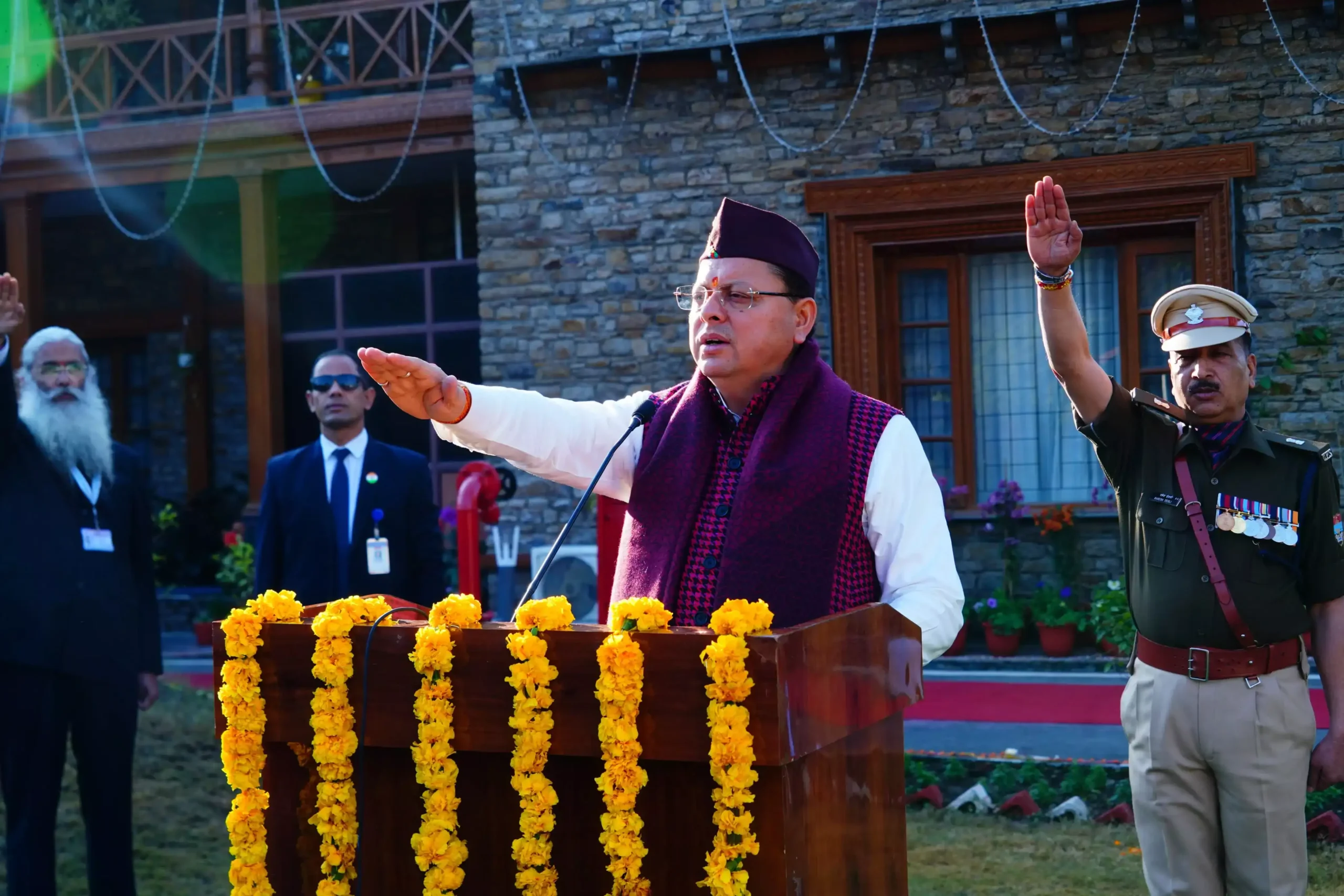  मुख्यमंत्री ने ध्वज फहराया, संविधान उद्देशिका की दिलाई शपथ