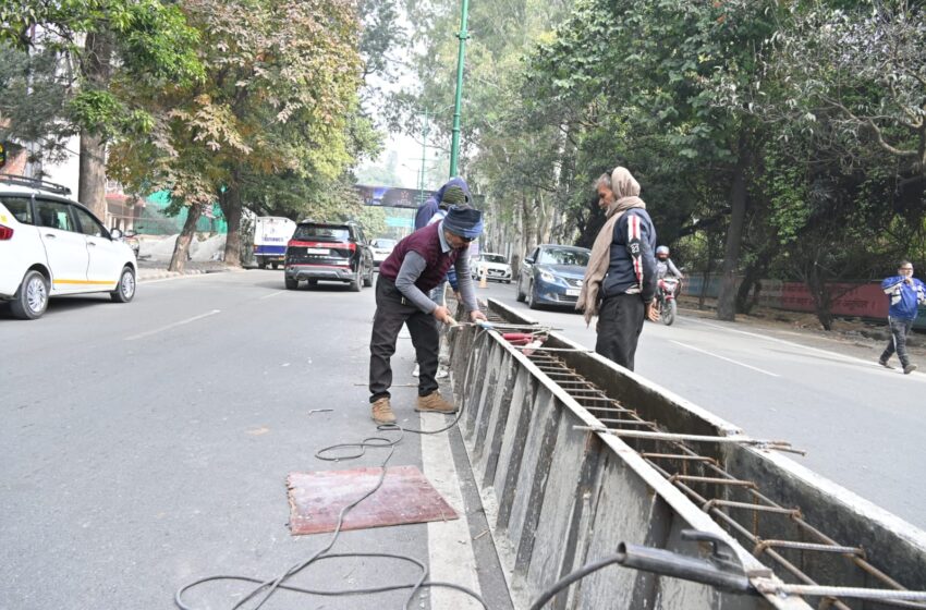  डीएम ने सड़क सुधारीकरण कार्य को तेजी से संपादित करने के दिए कड़े निर्देश