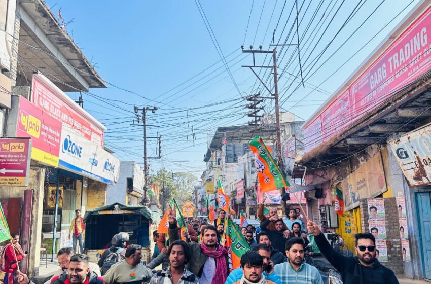  महानगर देहरादून में आज युवा मोर्चा के महानगर अध्यक्ष देवेंद्र बिष्ट के नेतृत्व में भाजपा के महापौर प्रत्याशी सौरभ थपलियाल प्रचार हेतु बाइक रैली का आयोजन किया