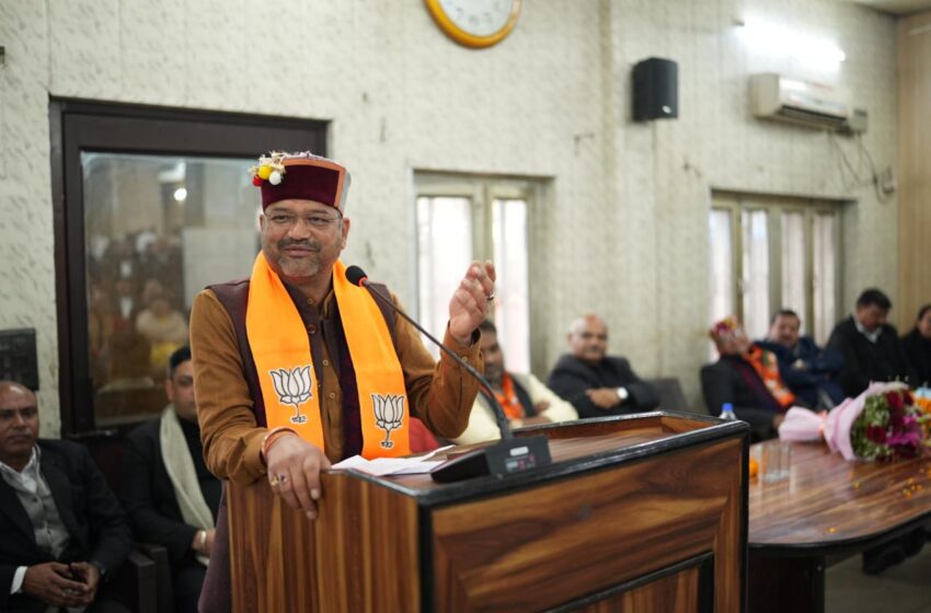  भाजपा में प्रत्याशी सौरभ थपलियाल ने कचहरी परिसर में बार एसोसिएशन के अध्यक्ष राजीव शर्मा उर्फ (बंटू भाई ) के नेतृत्व में सैकड़ो अधिवक्ताओं से मुलाकात की