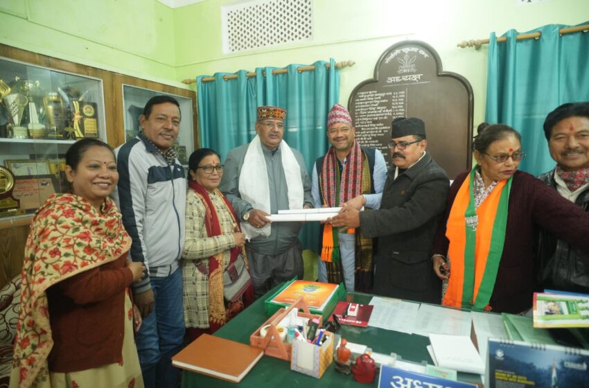  भारतीय जनता पार्टी महानगर देहरादून महापौर प्रत्याशी सौरभ थपलियाल ने टपकेश्वर महादेव मंदिर से विधिवत पूजा अर्चना कर दिन की शुरुआत की