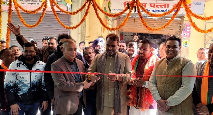  महानगर निगम चुनाव के अंतर्गत वार्ड 27 झंडा बाजार के भारतीय जनता पार्टी के प्रत्याशी वैभव अग्रवाल के चुनाव कार्यालय का विधिवत उद्घाटन किया
