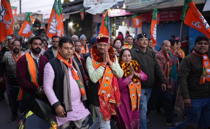  भाजपा महापौर प्रत्याशी सौरभ थपलियाल ने सहसपुर विधानसभा के विधायक सहदेव सिंह पुंडीर एवं कैंट विधानसभा विधायक श्रीमती सविता कपूर जी के नेतृत्व में अनेक जगह पर जनसभाएं जनसंपर्क किया