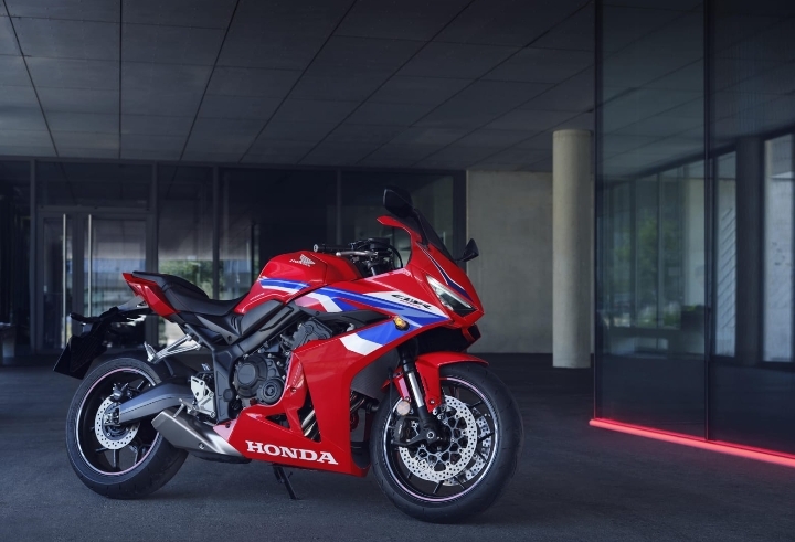 होंडा मोटरसाइकिल एण्‍ड स्‍कूटर इंडिया ने लॉन्च की नई CB650R और CBR650R, प्रीमियम मोटरसाइकिल सेगमेंट में बढ़ाया कदम – ‘बुकिंग शुरू हो चुकी है’