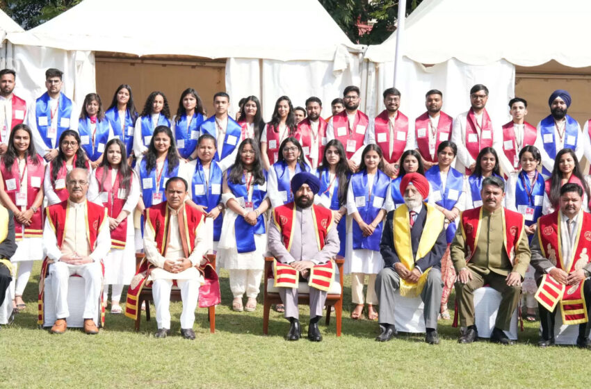  राज्यपाल ने एसबीएसयू के प्रथम दीक्षांत समारोह में स्नातकों को किया सम्मानित