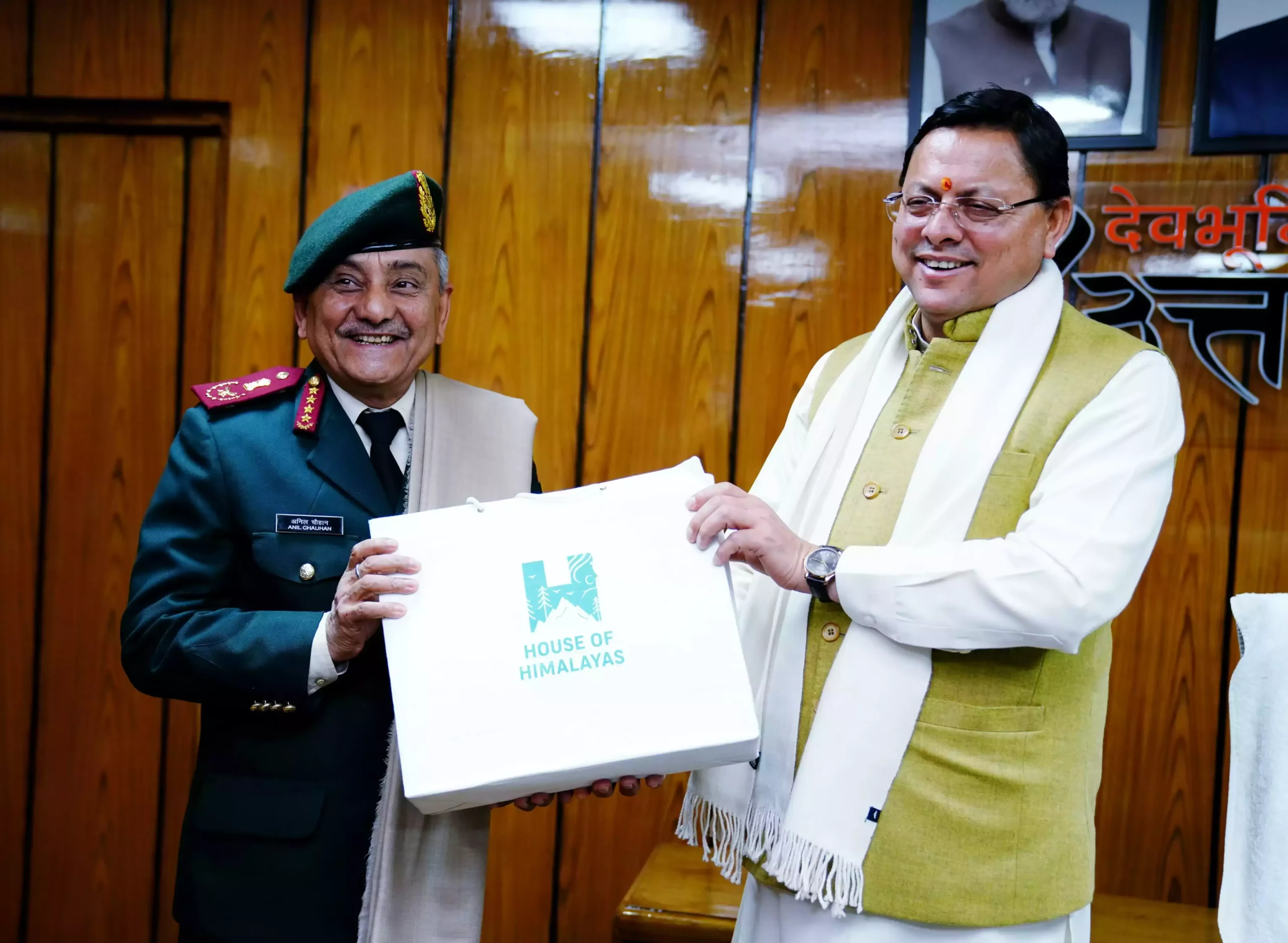  सीडीएस अनिल चौहान ने मुख्यमंत्री से की भेंट