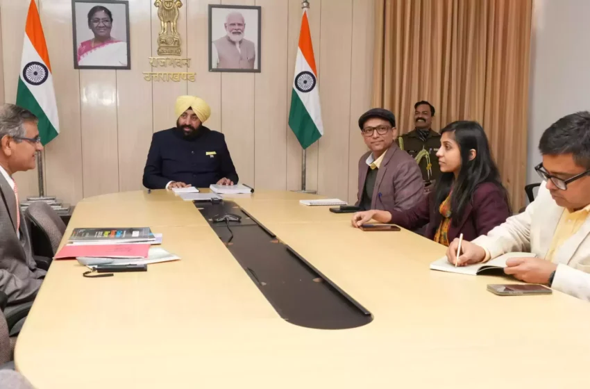  कुलपति ने शोध कार्य की प्रगति पर राज्यपाल के समक्ष दिया प्रस्तुतीकरण