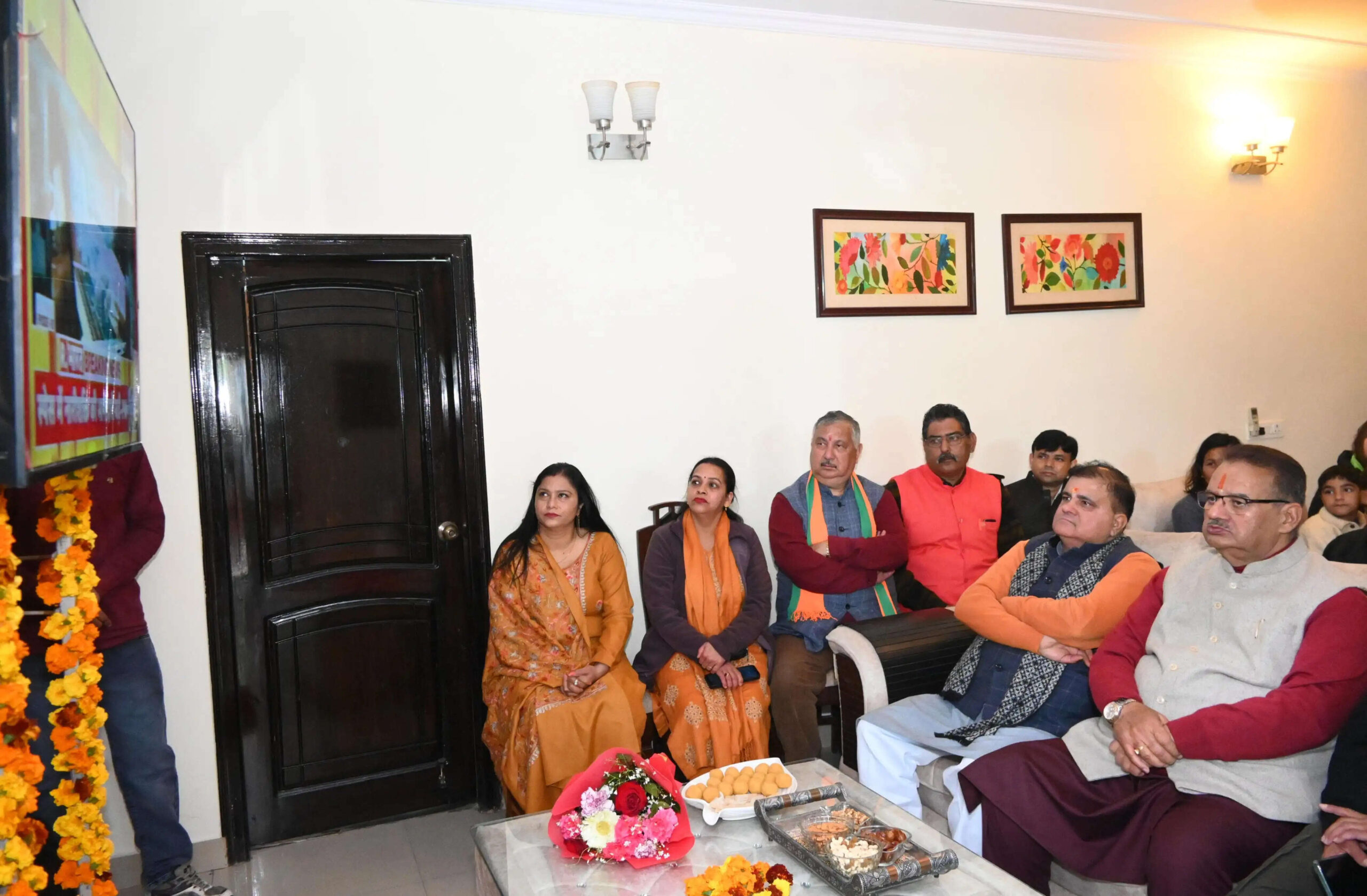  भाजपा अध्यक्ष ने मन की बात कार्यक्रम काे कैबिनेट मंत्री गणेश जोशी के साथ सुना