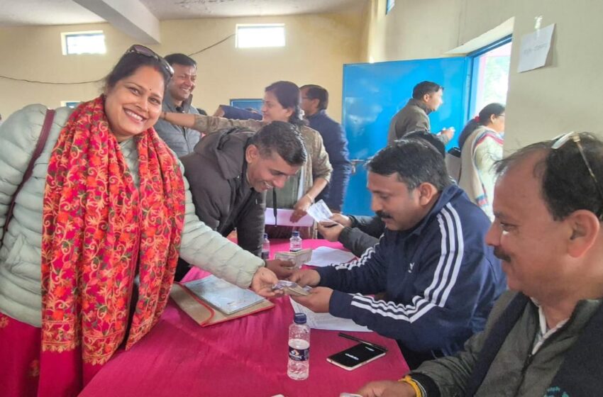  उत्तराखंड राज्य प्राथमिक शिक्षक संघ देहरादून के जिला अध्यक्ष धर्मेन्द्र सिंह रावत के निर्देशानुसार विकासनगर की ब्लॉक कोषाध्यक्ष मधु पटवाल के नेतृत्व में विकासखंड के शिक्षकों सदस्यों से 2021,2022 व 2023 में लिया गया अतिरिक्त शुल्क वापसी किया