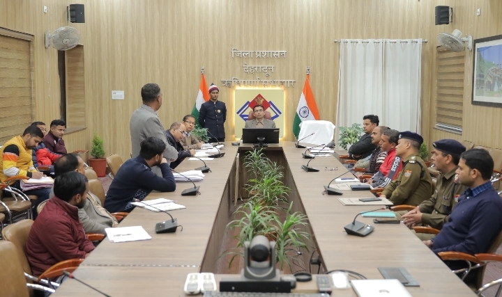  जिलाधिकारी सविन बसंल द्वारा माननीय न्यायालय के निर्देशानुसार ग्राम सुद्वोवाला के समीप वाईन एवं शॉप को बन्द किये जाने की सुनवाई के सम्बन्ध में पक्ष एवं विपक्ष दोनों को सुना