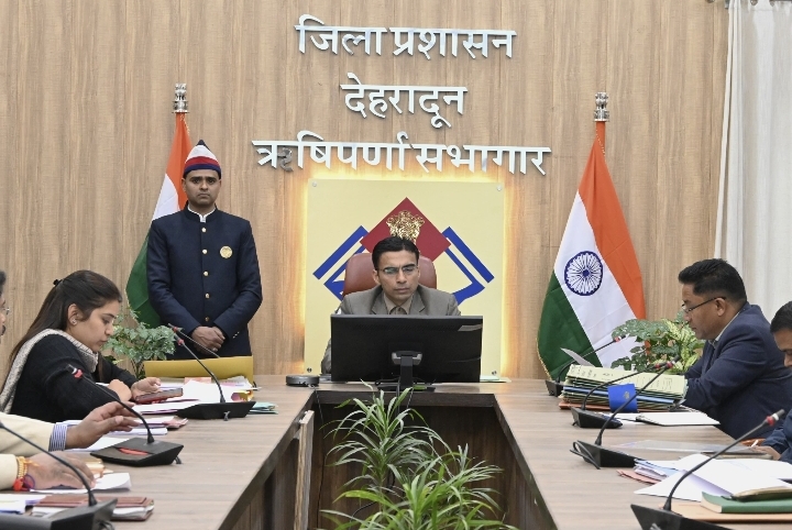  कुछ भी दे लें दलील, जनसुरक्षा की कीमत पर नही कटेगी रोड : डीएम