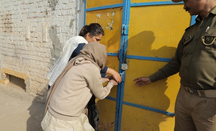  डीएम बंसल के आदेश पर उप जिलाधिकारी कुमकुम जोशी ने तेजी से कार्रवाई कर वृद्ध महिला की संपत्ति को कब्जा मुक्त कराया