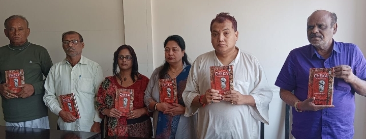  नेताजी सुभाष चंद्र बोस पर आधारित पुस्तक “चेका, द रोड ऑफ बोन्स का विमोचन देहरादून में किया गया