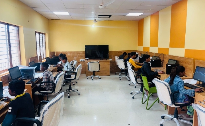  डीएम के प्रयासों से मासूम बचपन को मिल रही दिशा