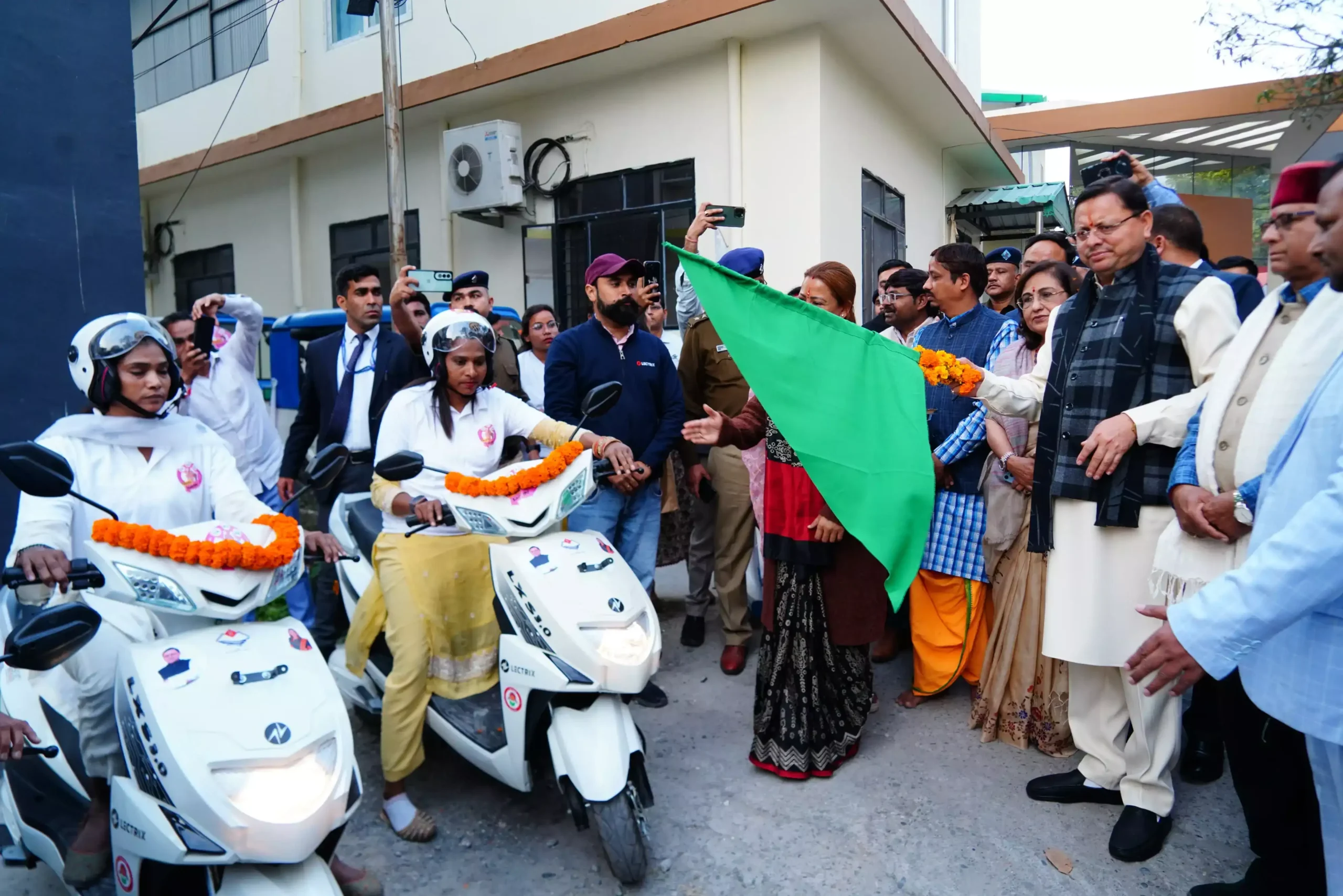  मुख्यमंत्री ने किया महिला सारथी योजना का शुभारंभ