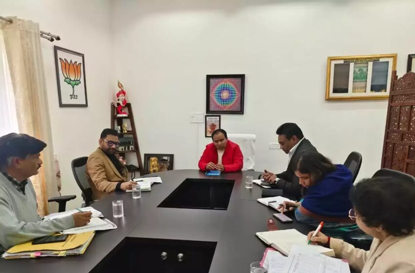  उत्तराखंड के अस्पतालों में 1300 चतुर्थ श्रेणी पदों पर जल्द होगी भर्ती, मंत्री ने दिए निर्देश