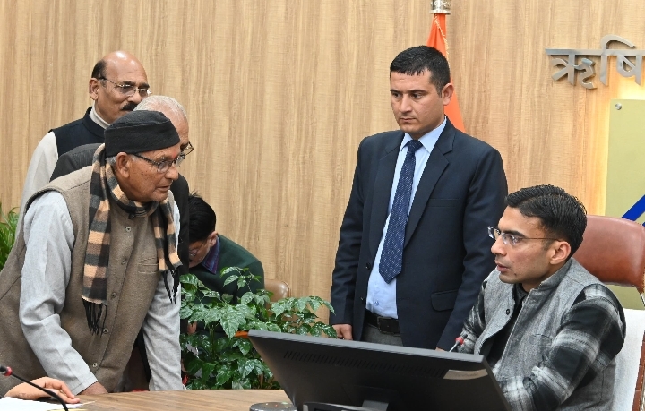  जिलाधिकारी सविन बसंल की अध्यक्षता में ऋषिपर्णा सभागार कलेक्टेेट में जनता दर्शन/जनसुनवाई कार्यक्रम का आयोजन किया