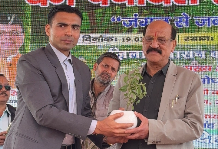  वन पंचायतों को जागरूक, सशक्त और वित्तीय संशाधन उपलब्ध कराना जिला प्रशासन का दायित्व : डीएम