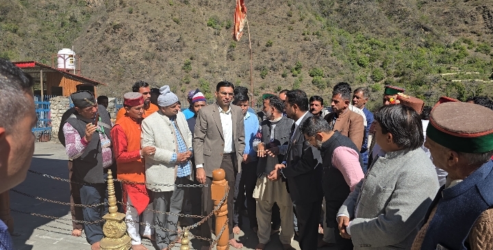  डीएम संग हनोल परिसर में 19 रात्रि 20 सुबह स्थानिकों से विमर्श, स्थानिकों की शंकाओं का किया निराकरण