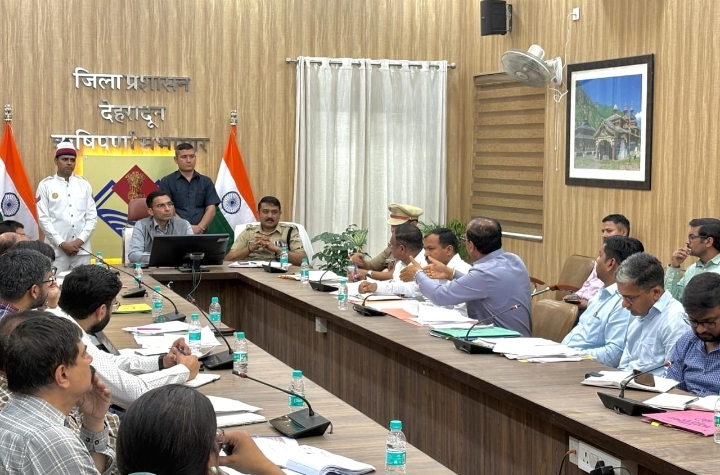  पुलिस के सभी कैमरे स्मार्ट कन्ट्रोलरूम से लिंक होने पर एसपी यातायात ने डीएम का आभार व्यक्त किया