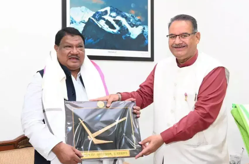  देहरादून पहुंचे केंद्रीय मंत्री जुएल ओराम, कैबिनेट मंत्री गणेश जोशी ने किया स्वागत