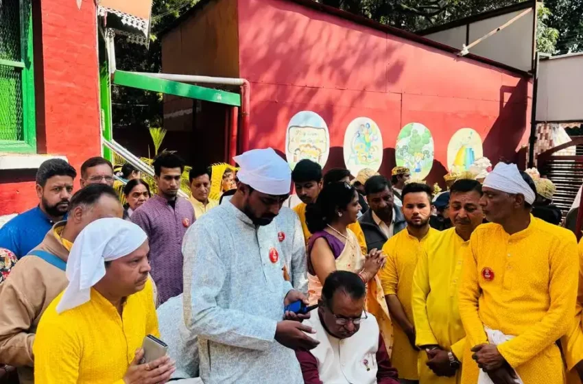  देहरादून में भव्य फागुन महोत्सव, कैबिनेट मंत्री गणेश जोशी ने की निशान यात्रा का शुभारंभ