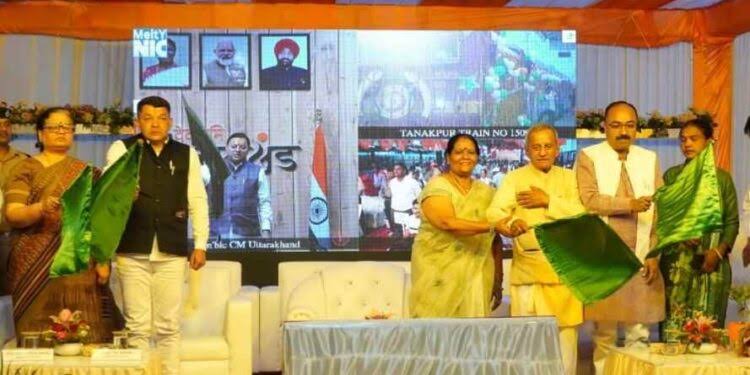  मुख्यमंत्री और केंद्रीय राज्य मंत्री अजय टम्टा ने हरी झंडी दिखाकर टनकपुर-दौराई एक्सप्रेस का किया शुभारंभ
