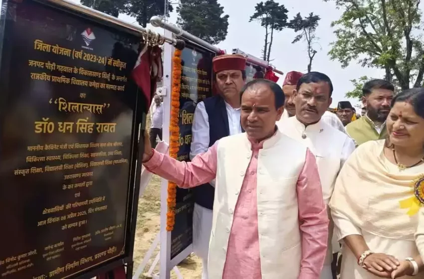  शिक्षा मंत्री ने खिूर्स को दी कई सौगात