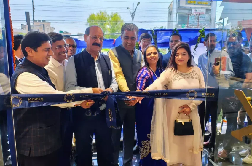  वन मंत्री ने डायमंड एंड गोल्ड ज्वैलरी शो रूम का किया उद्घाटन