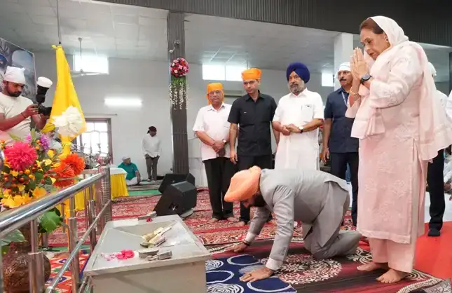  राज्यपाल ने गुरुद्वारों में टेका मत्था, बैसाखी पर दी शुभकामनाएं