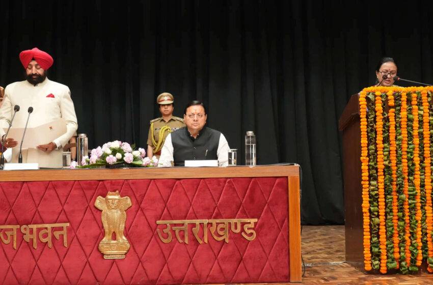  राज्य सूचना आयोग के नवनियुक्त आयुक्तों को राज्यपाल ने दिलाई शपथ