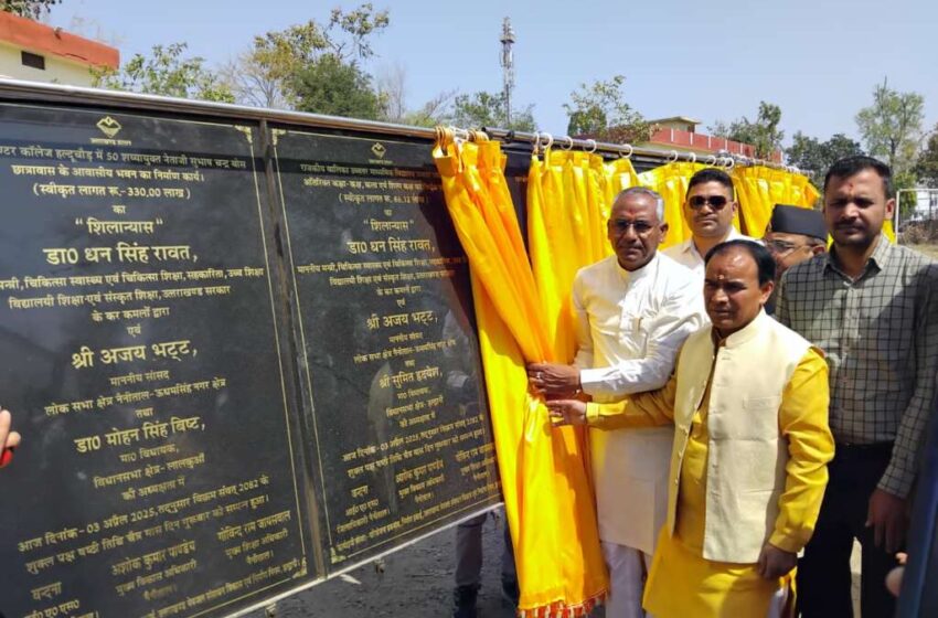  शिक्षा मंत्री ने सरकारी स्कूलों को दी 846.87 लाख रुपए की सौगात