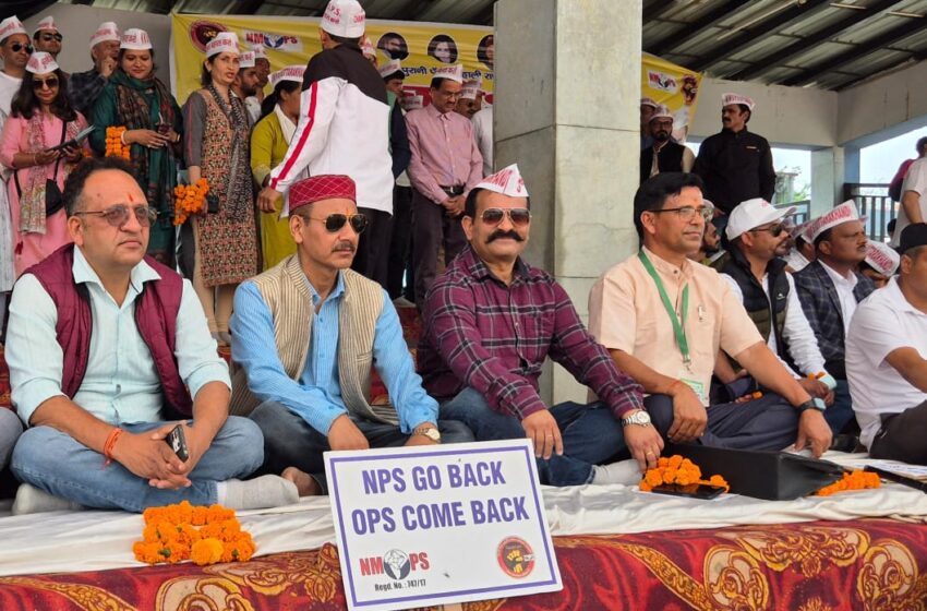  उ रा प्राथमिक शिक्षक संघ द्वारा समर्थित NMOPS की गैरसैण में आयोजित ,”आक्रोश रैली” में जनपद देहरादून के सैकड़ों शिक्षक जिलाध्यक्ष धर्मेंद्र रावत जी के नेतृत्व में सम्मिलित हुये