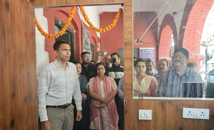  रजिस्ट्री ऑफिस के समीप बना राज्य का प्रथम डेडिकेटेट ई-कियोस्क ‘सचेतक’, सामान्य नागरिक ई-रजिस्ट्रेशन वेबसाईट से ले पाएंगे भूमि सम्बन्धी जानकारी, जिलाधिकारी ने किया विधिवत उद्घाटन