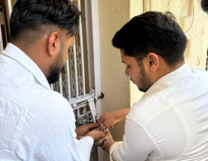  डीएवी कॉलेज में छात्रों का फूटा गुस्सा, प्राचार्य कार्यालय पर जड़ा ताला