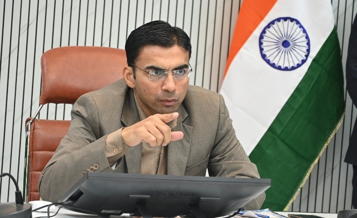  अनुमति सुरक्षित सड़क खुदान की थी, जनसुरक्षा से खिलवाड़ की नहीं : डीएम