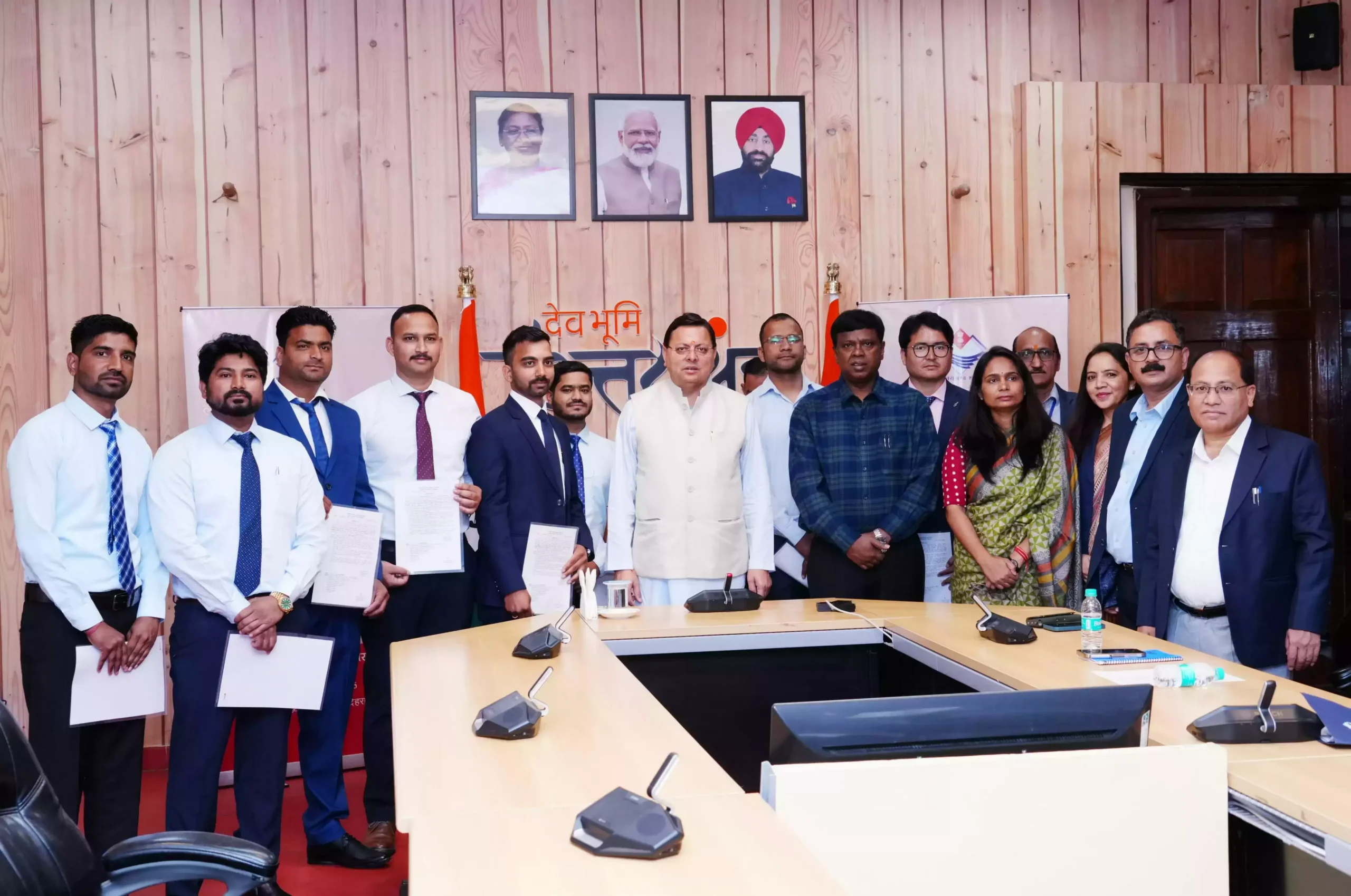  मुख्यमंत्री ने 08 अभ्यर्थियों को प्रदान किये नियुक्ति पत्र