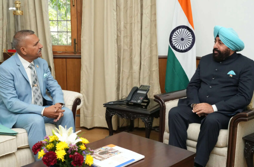  राज्यपाल से लेफ्टिनेंट जनरल ए.के. सिंह की शिष्टाचार भेंट