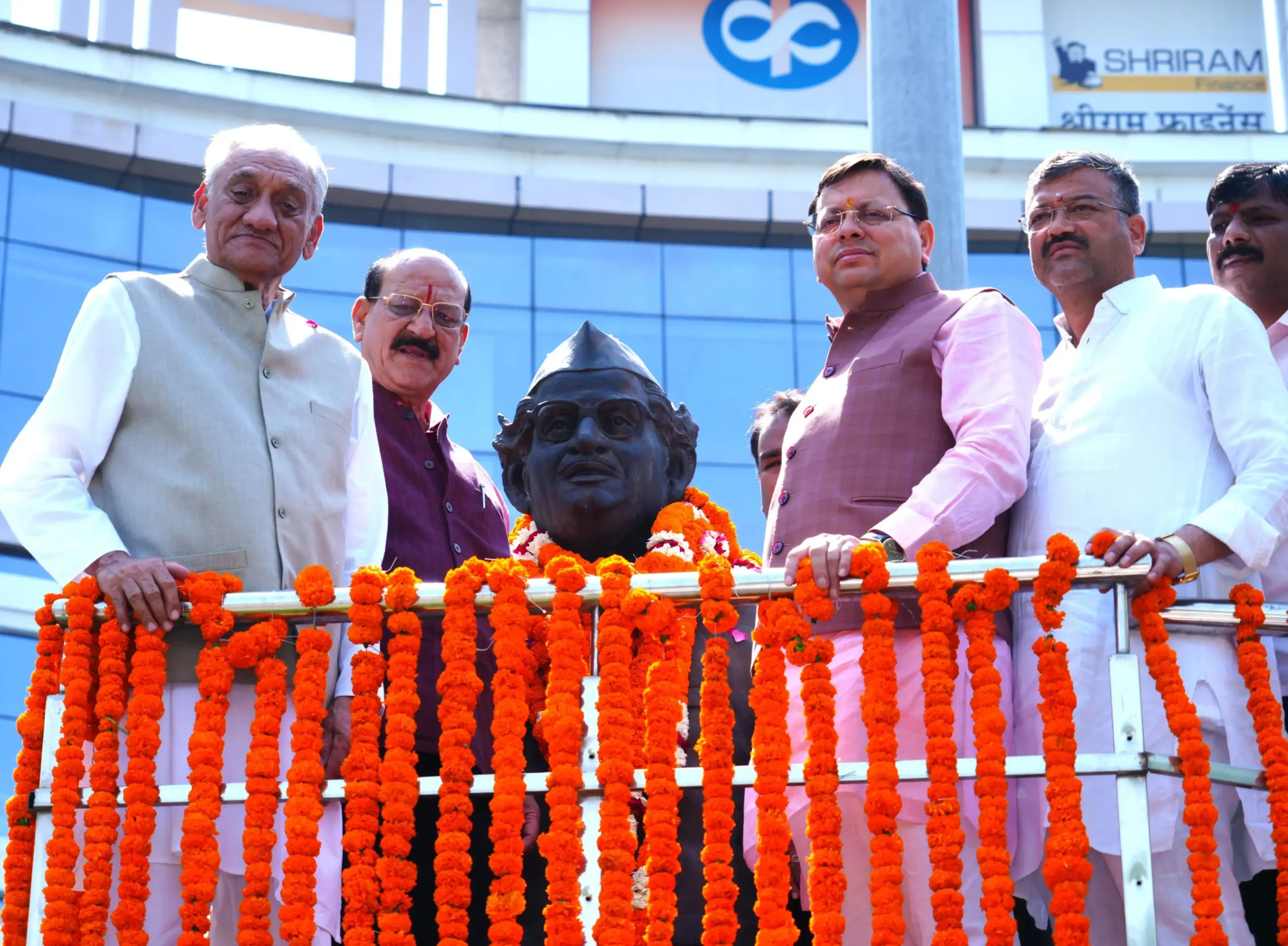  हेमवती नंदन बहुगुणा ने पहाड़ के विकास की नींव रखी : मुख्यमंत्री