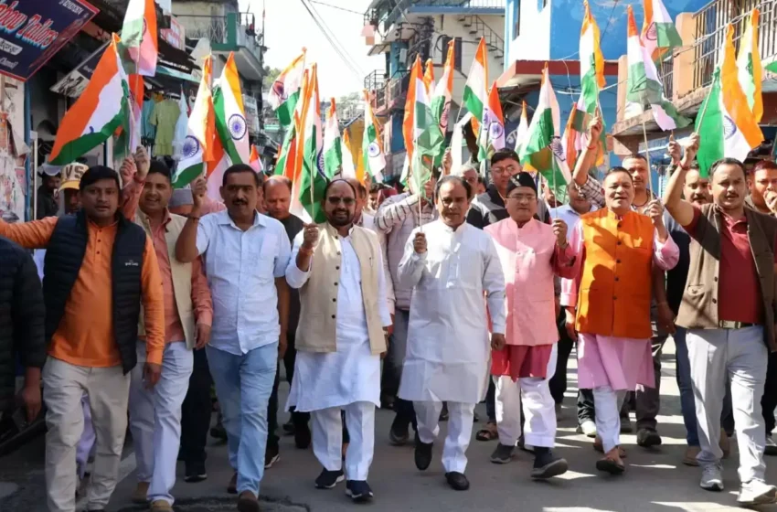  गोपेश्वर में जाेश के साथ निकली तिरंगा शौर्य सम्मान यात्रा