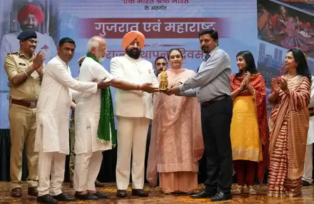  गुजरात और महाराष्ट्र की समृद्ध संस्कृति राष्ट्र की पहचान : राज्यपाल