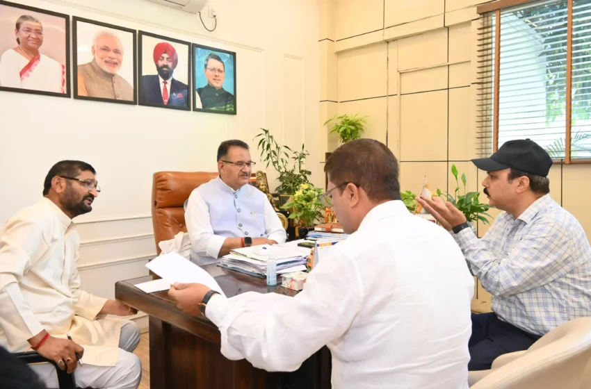  ग्राम्य विकास मंत्री से विधायक कर्णप्रयाग ने की विकास कार्यों पर चर्चा