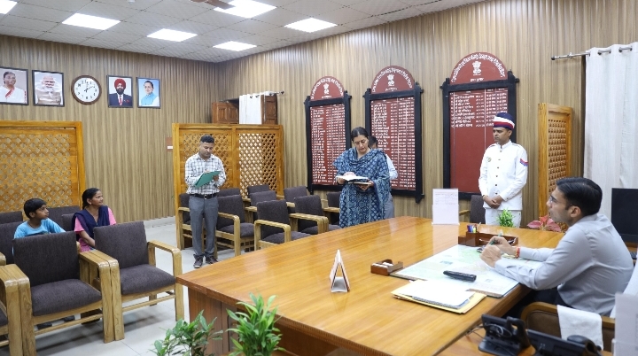  मा0 सीएम के निर्बल प्रथम के संकल्प, को सार्थक करते डीएम सविन