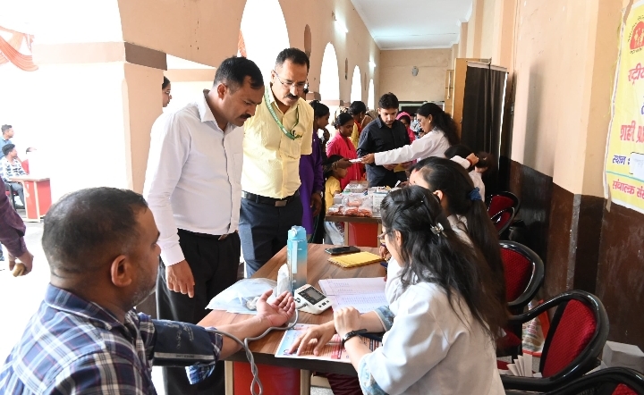  देहरादून नगर निगम में आयोजित बहुआयामी शिविर में 232 रैग पिकर्स की निःशुल्क स्वास्थ्य जांच
